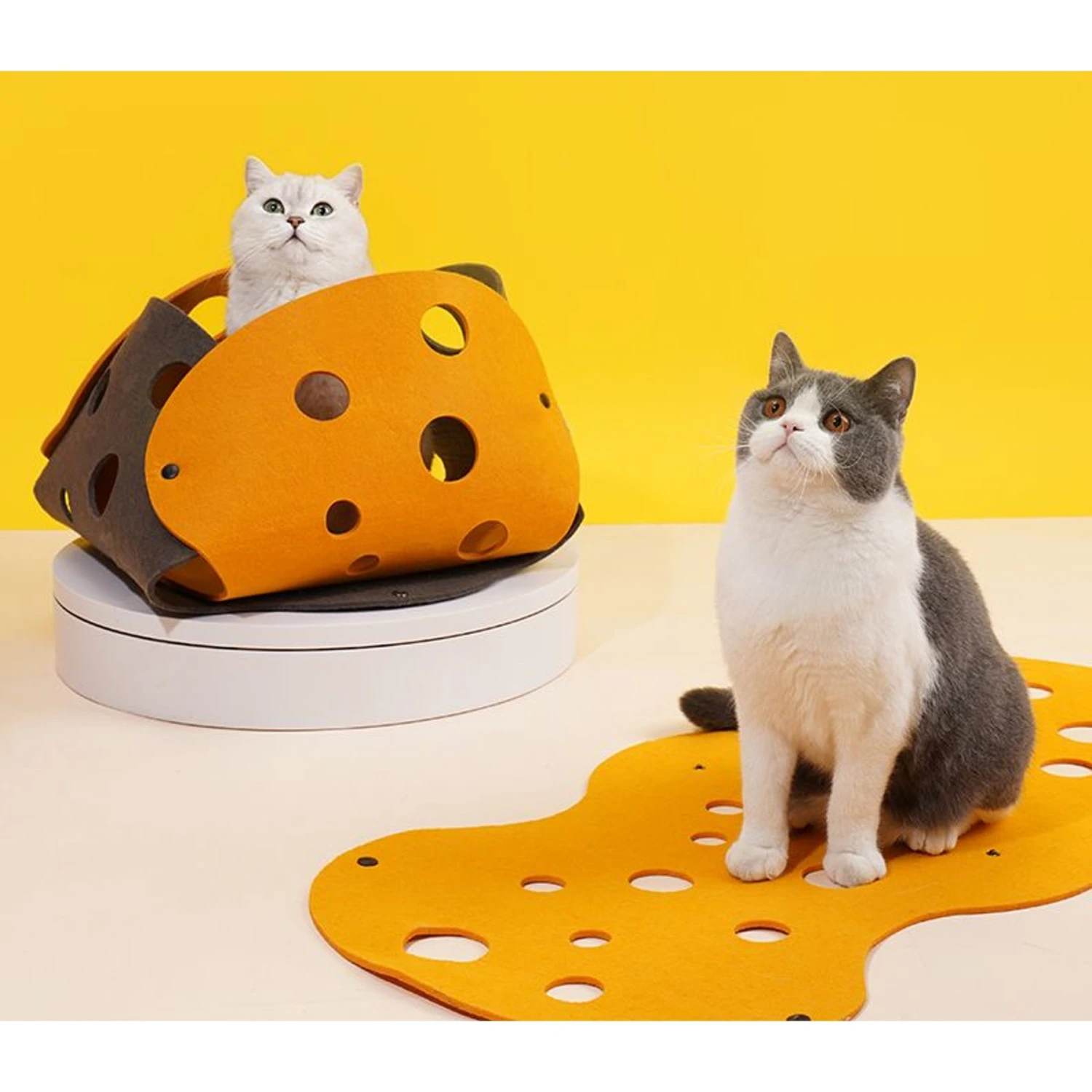 ZEZE "The Cheese" Adjustable Tunnel Cat Toy 3 ZEZE "The Cheese" Adjustable Tunnel Cat Toy - Image 3